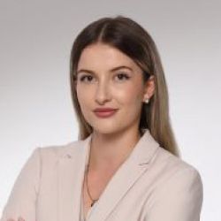 000_apollo_real_estate_GmbH_Ayla_Speziale_250x250-Zuschnitt.jpg