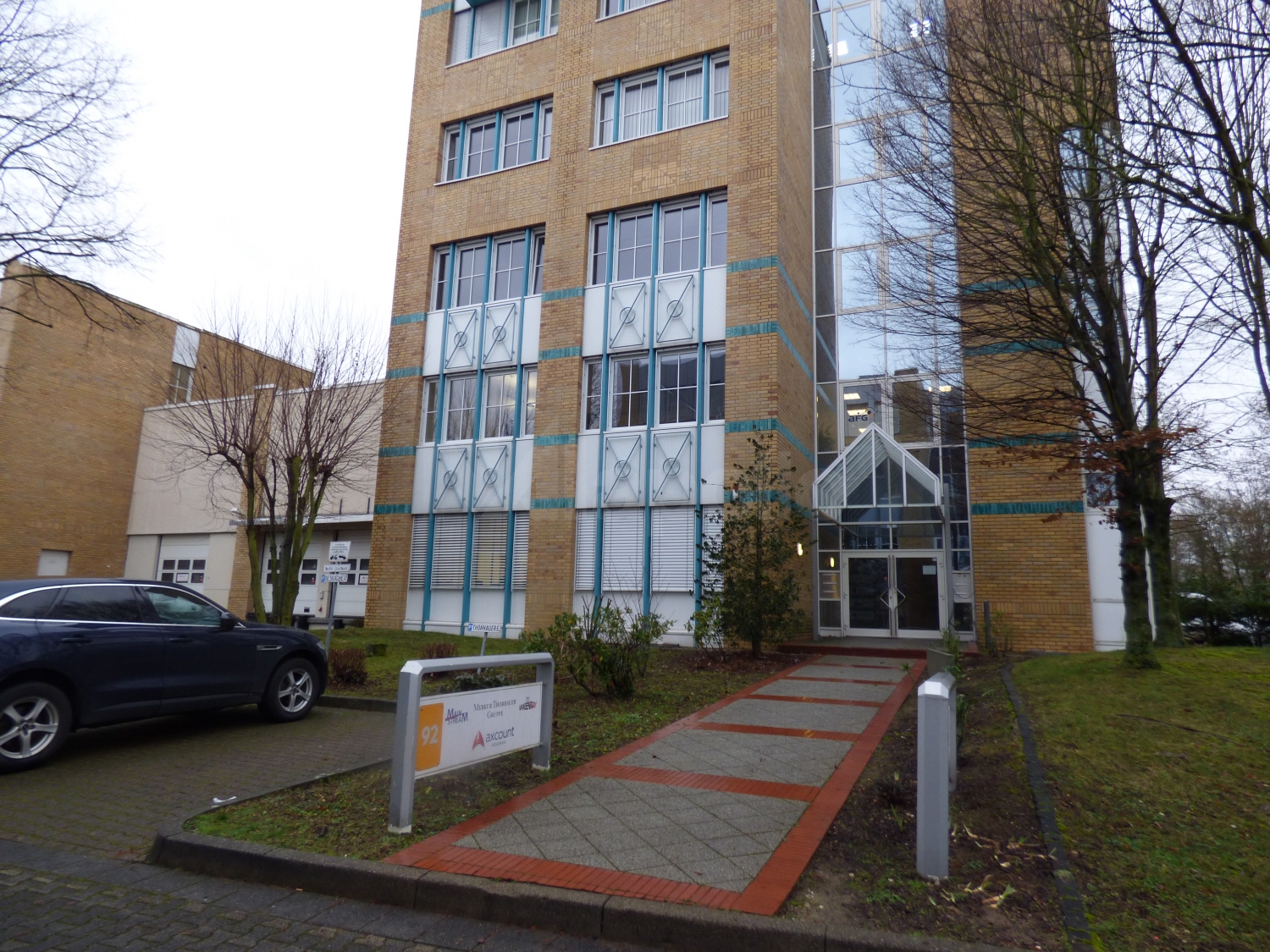 Eingang Bürotrakt