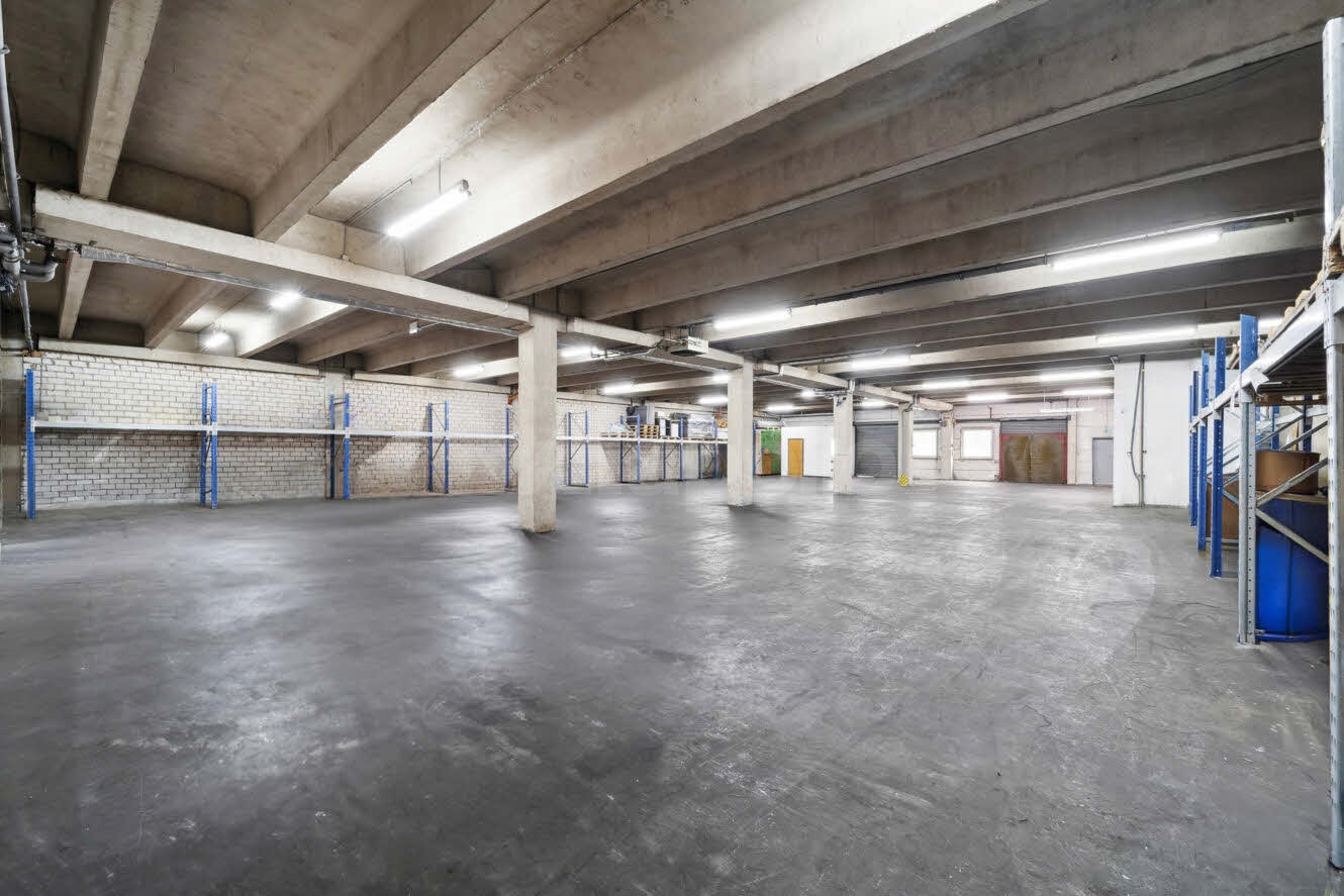 Halle innen 4