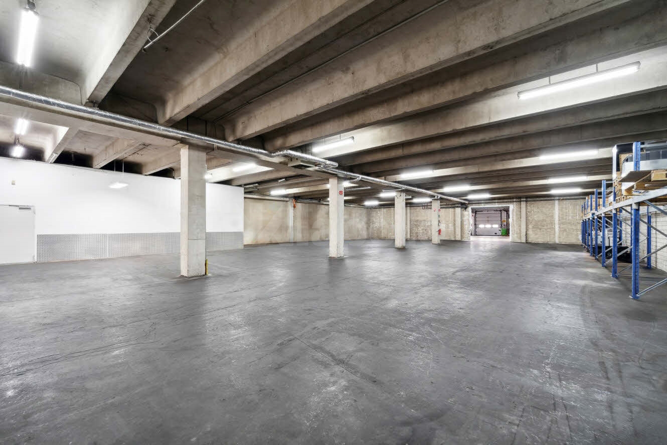 Halle innen 7
